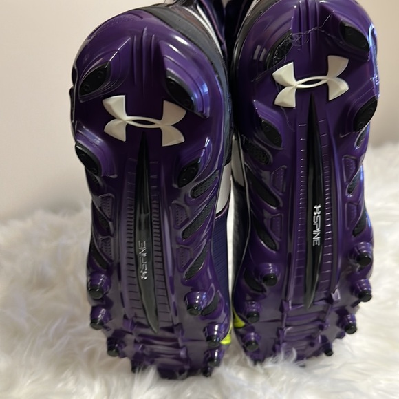 NWOT’S Under Armour Men’s Purple Spine Clutch Fit Football Cleats Size 13.5 - Picture 5 of 6